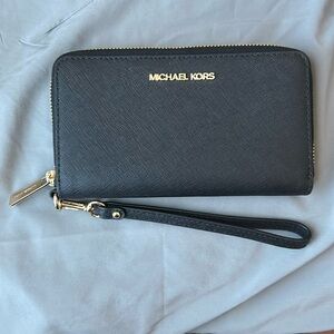 ❤️Michael Kors Black Wristlet❤️‍🔥